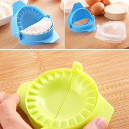 Make Dumplings Clip New Kitchen Tools DIY Jiaozi Maker Device Easy Dumpling Mould (Color: Blue)