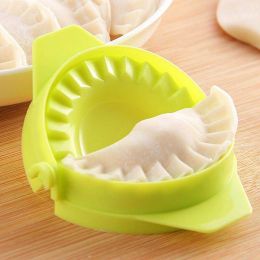 Make Dumplings Clip New Kitchen Tools DIY Jiaozi Maker Device Easy Dumpling Mould (Color: green)